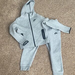 Nike Kids Gray Sweatpants & Joggers Set